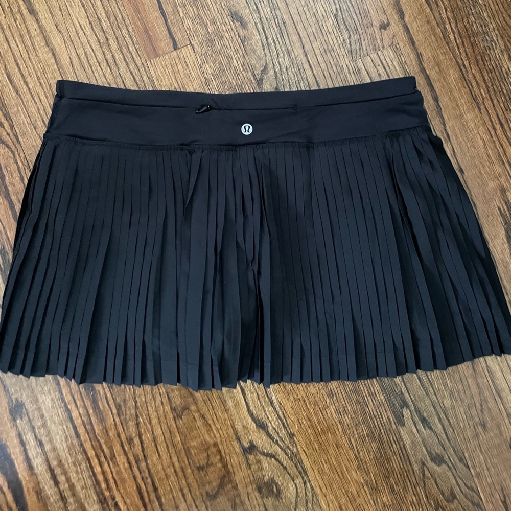 Vintage lululemon pleated skort worn twice so cute measurement in pic Size 10